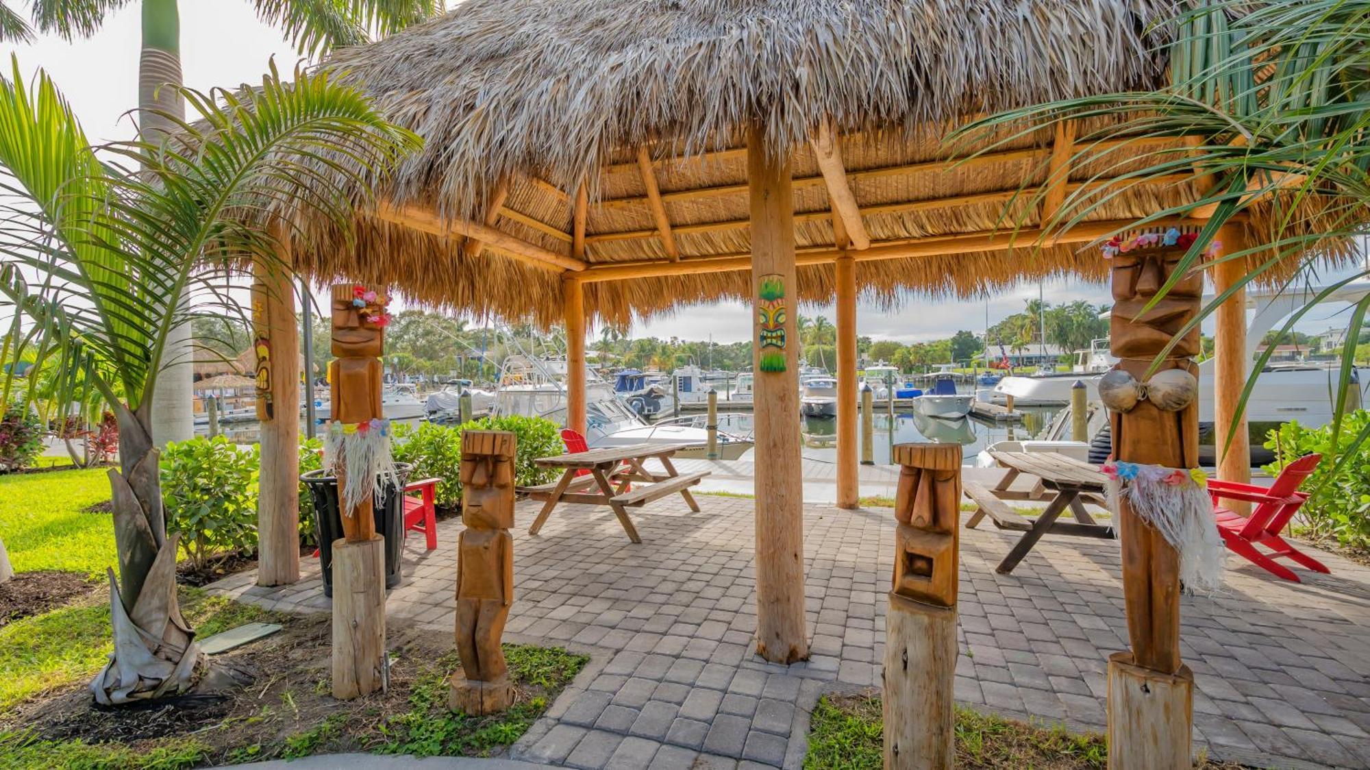 All-New Waterfront With Balcony,Pool,Tiki Bar,Gym Sarasota Exterior photo